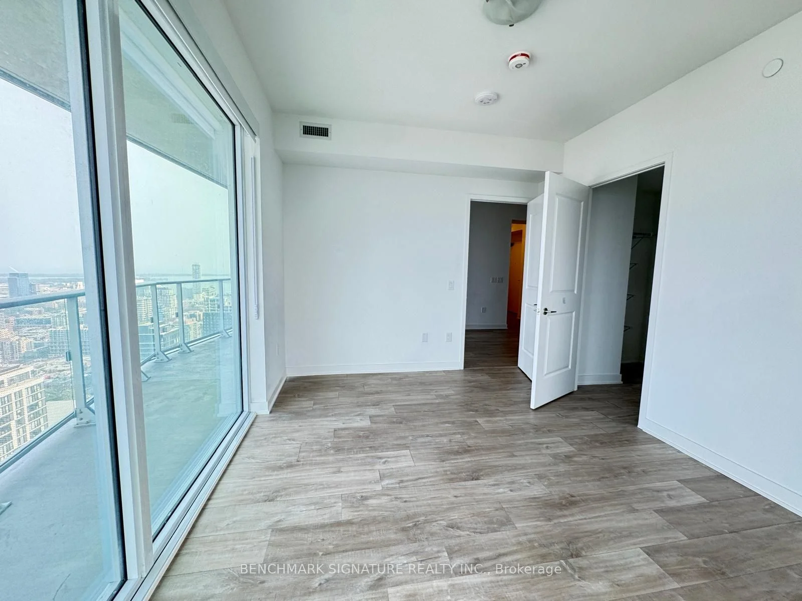 100 Dalhousie Street 4504, Toronto C08, ON M5B 0C7