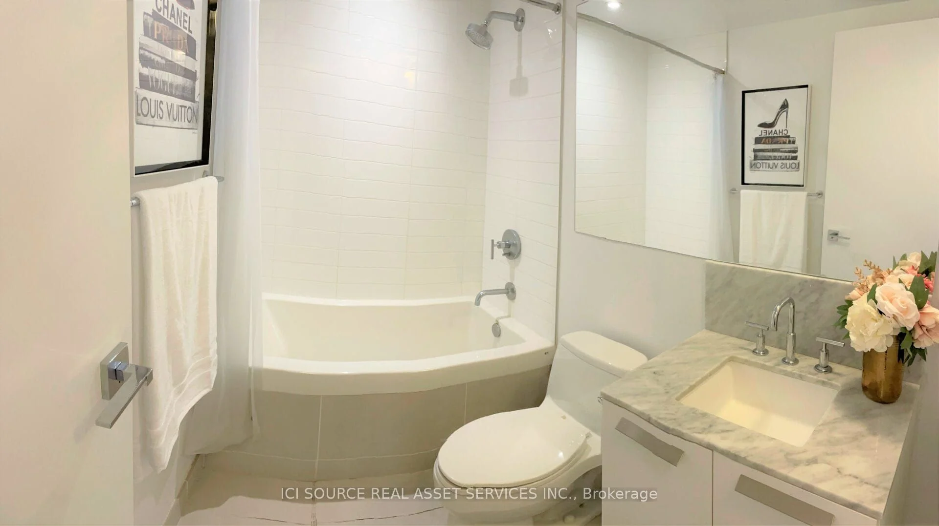 42 Charles Street 3607, Toronto C08, ON M4Y 1T4