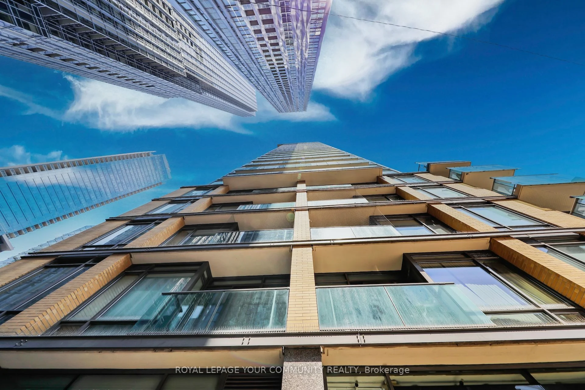 18 Yorkville Avenue 209, Toronto C02, ON M4W 3Y8