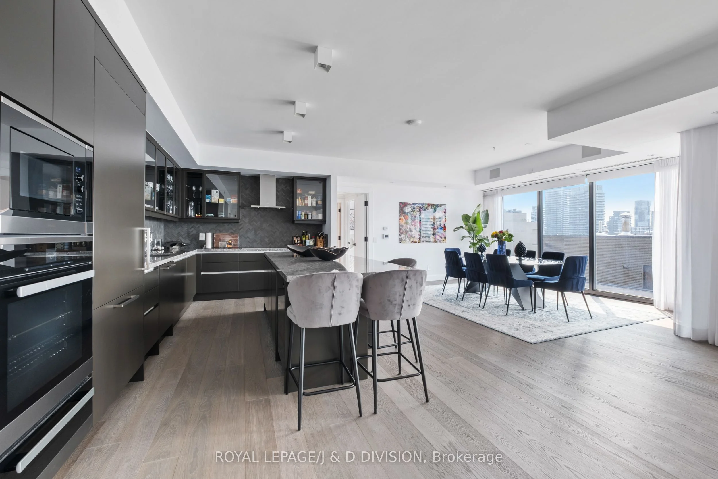 200 Cumberland Street 3102, Toronto C02, On M5r 0b6
