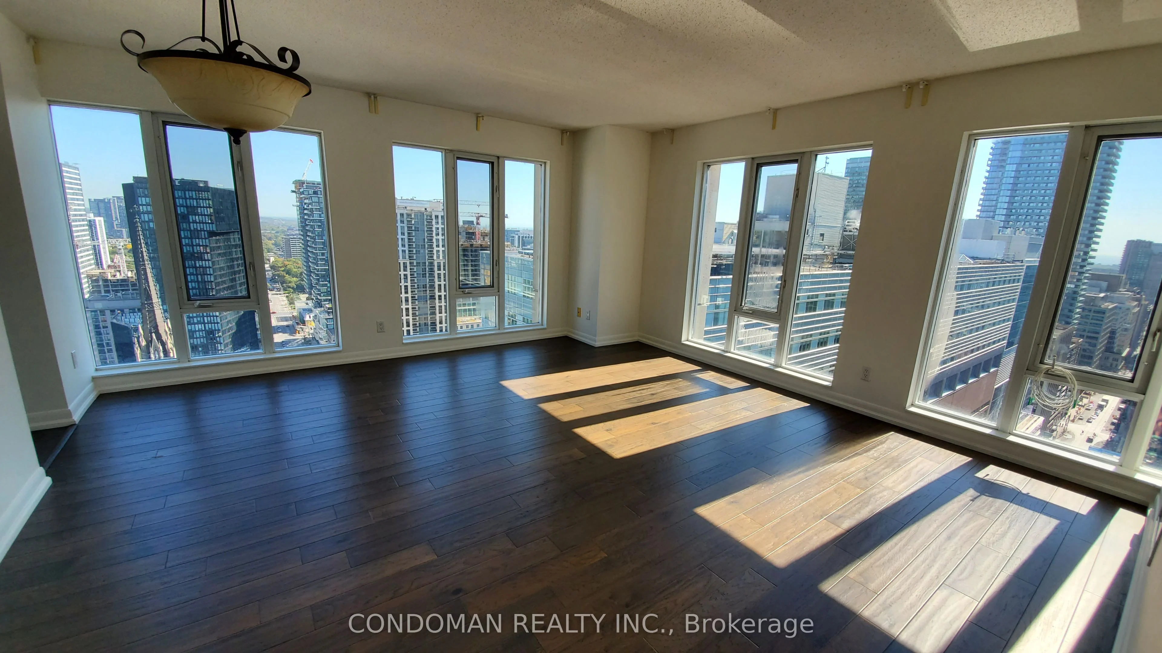 210 Victoria Street 2604, Toronto C08, ON M5B 2R3