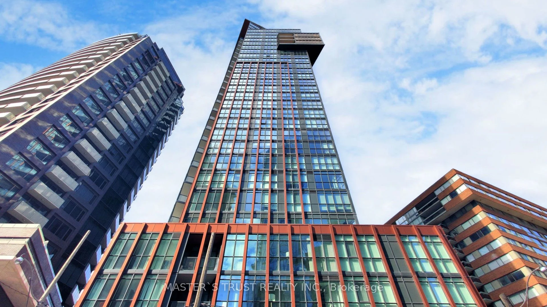 32 Davenport Road 1906, Toronto C02, ON M5R 1H3