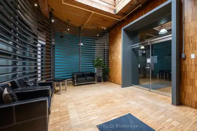 109 George Street 3rd Floor, Toronto, On M5a 2n4