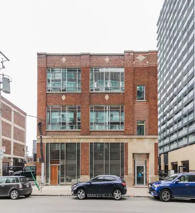 109 George Street Unit 202, Toronto, On M5a 2n4