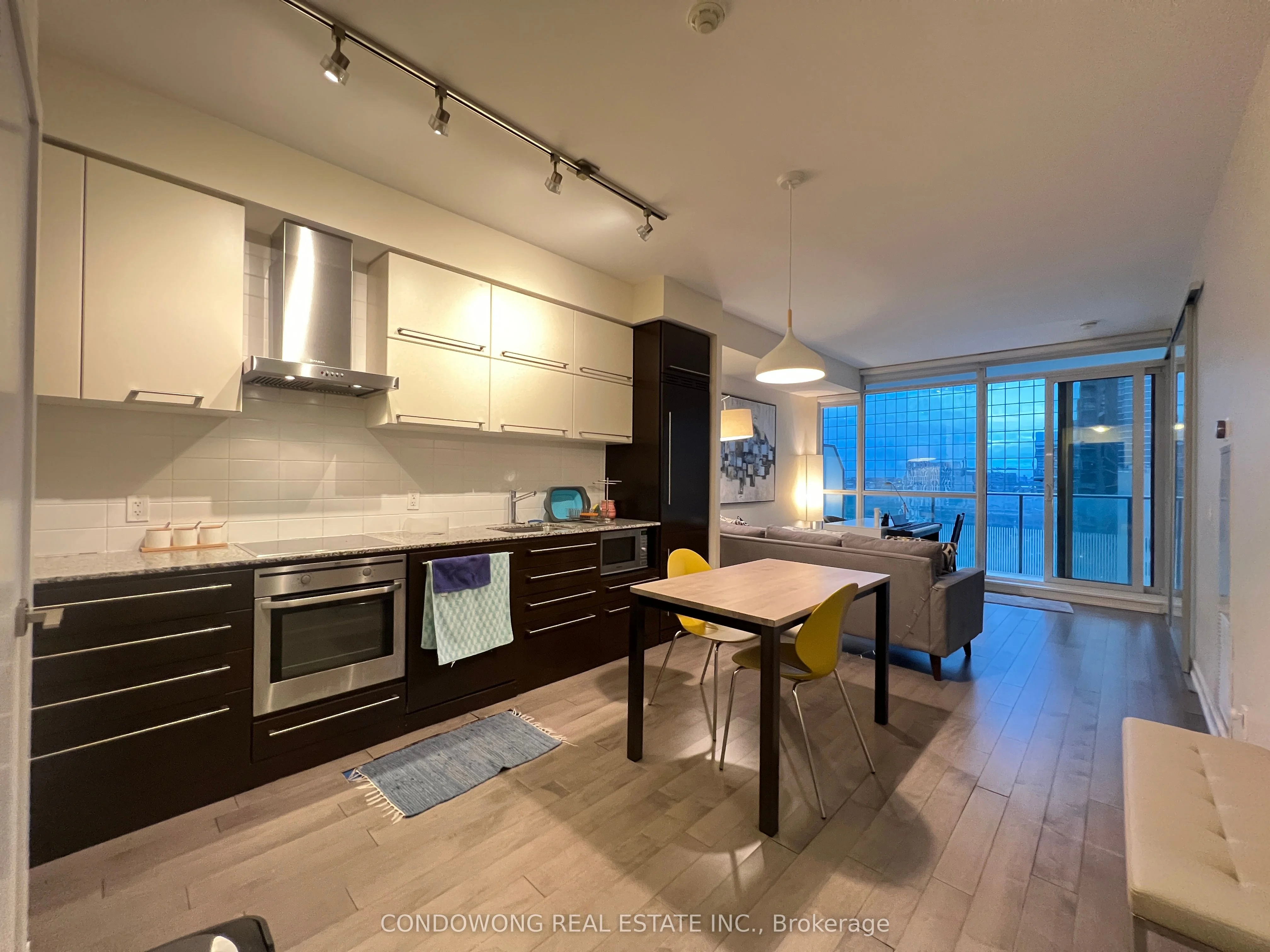 770 Bay Street 1803, Toronto C01, ON M5G 0A6