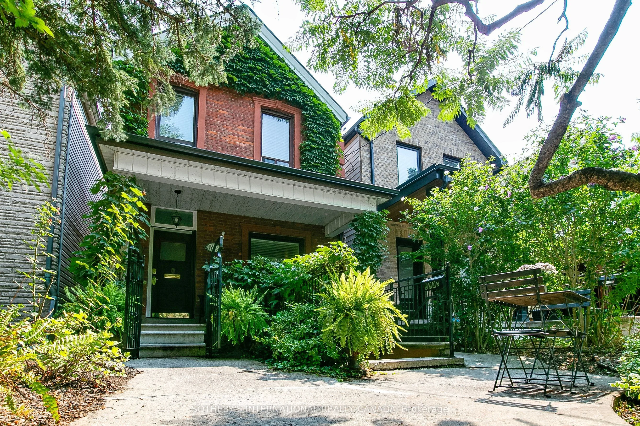 529 Crawford Street, Toronto C01, ON M6G 3J9