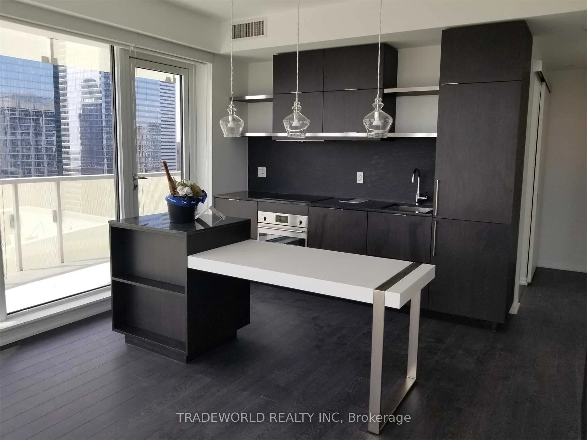 197 Yonge Street 3005, Toronto C08, ON M5B 1M4