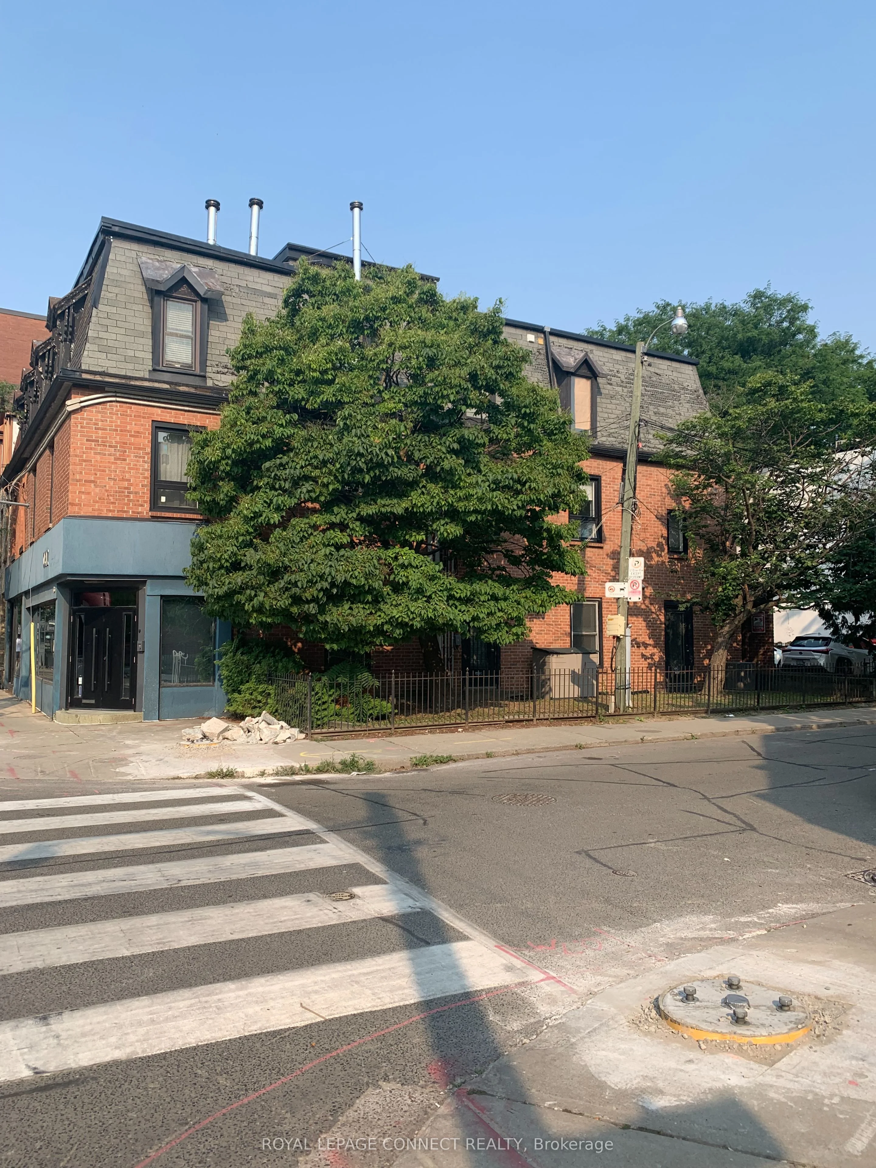 94 Sackville Street B, Toronto C08, ON M5A 3E7