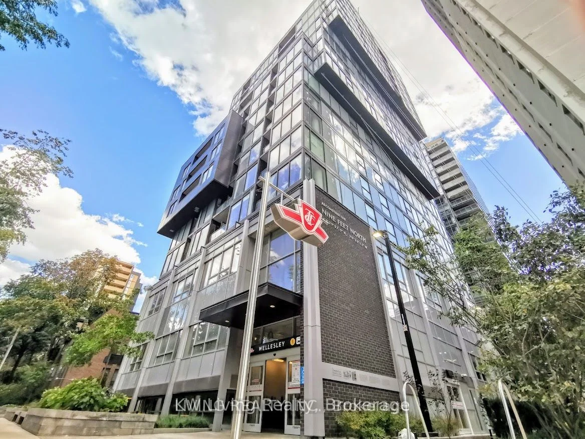 17 Dundonald Street 1006, Toronto C08, On M4y 1k3