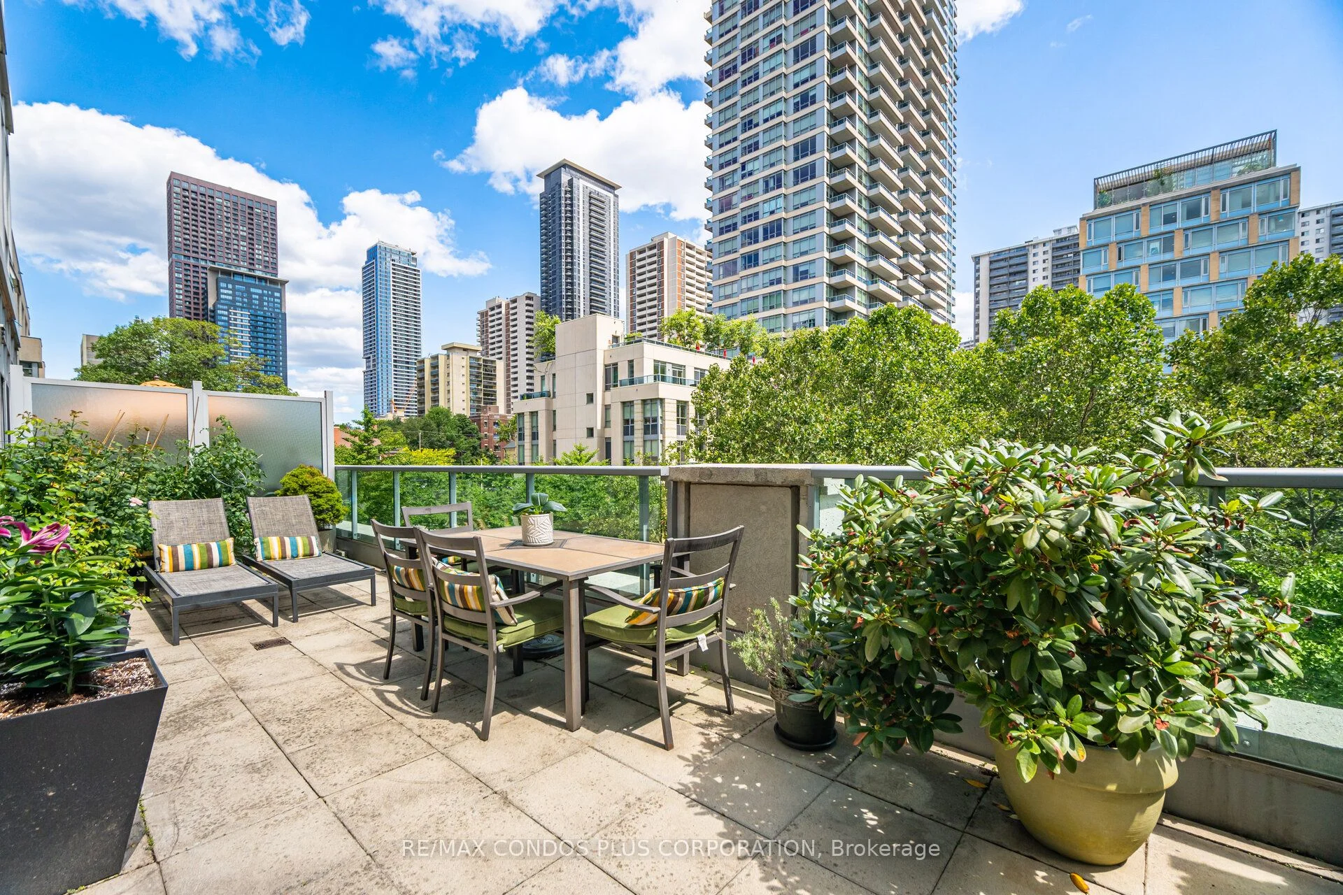 120 Homewood Avenue 319, Toronto C08, ON M4Y 2J3