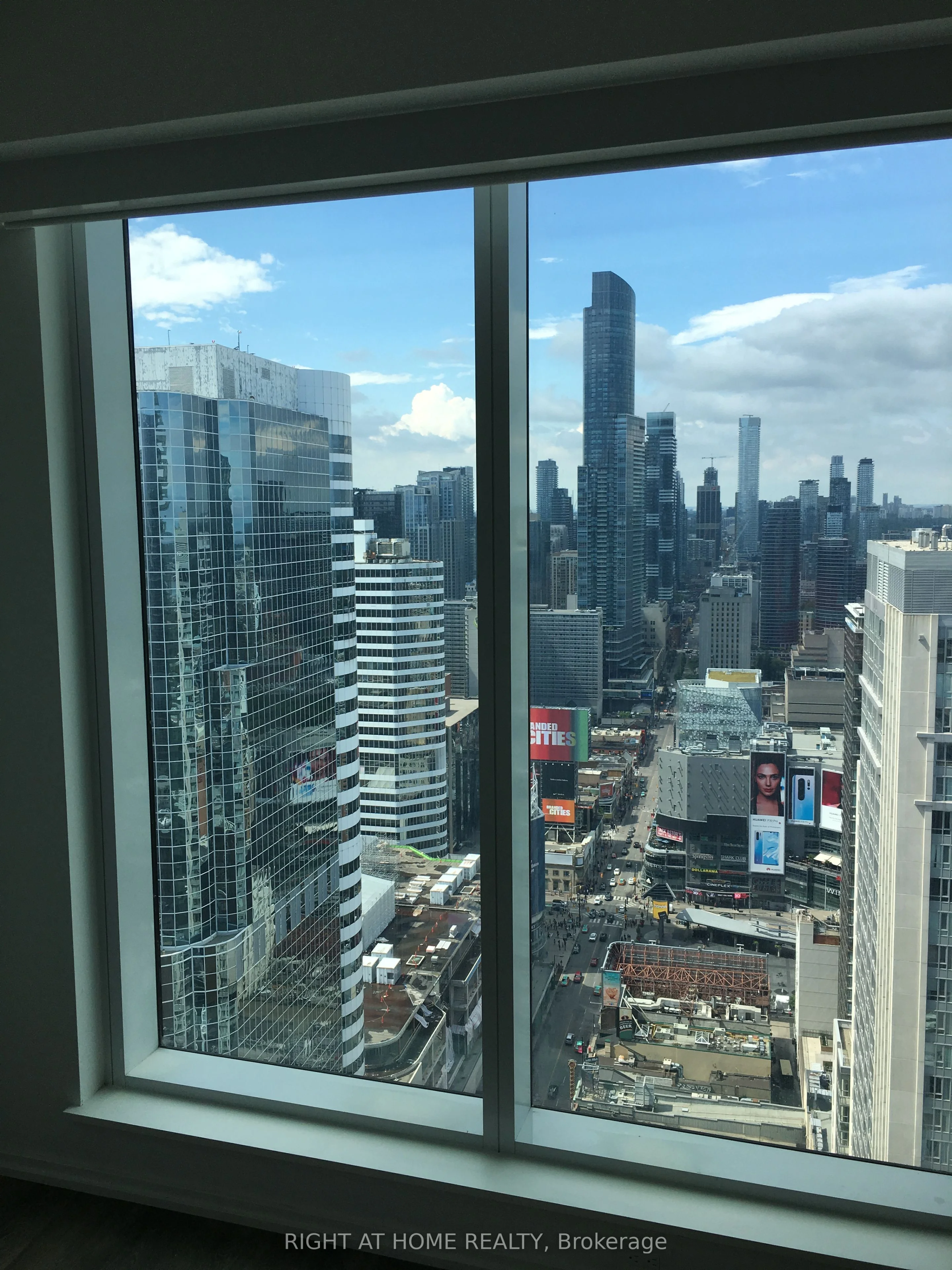 197 Yonge Street 4001, Toronto C08, ON M5B 1M4