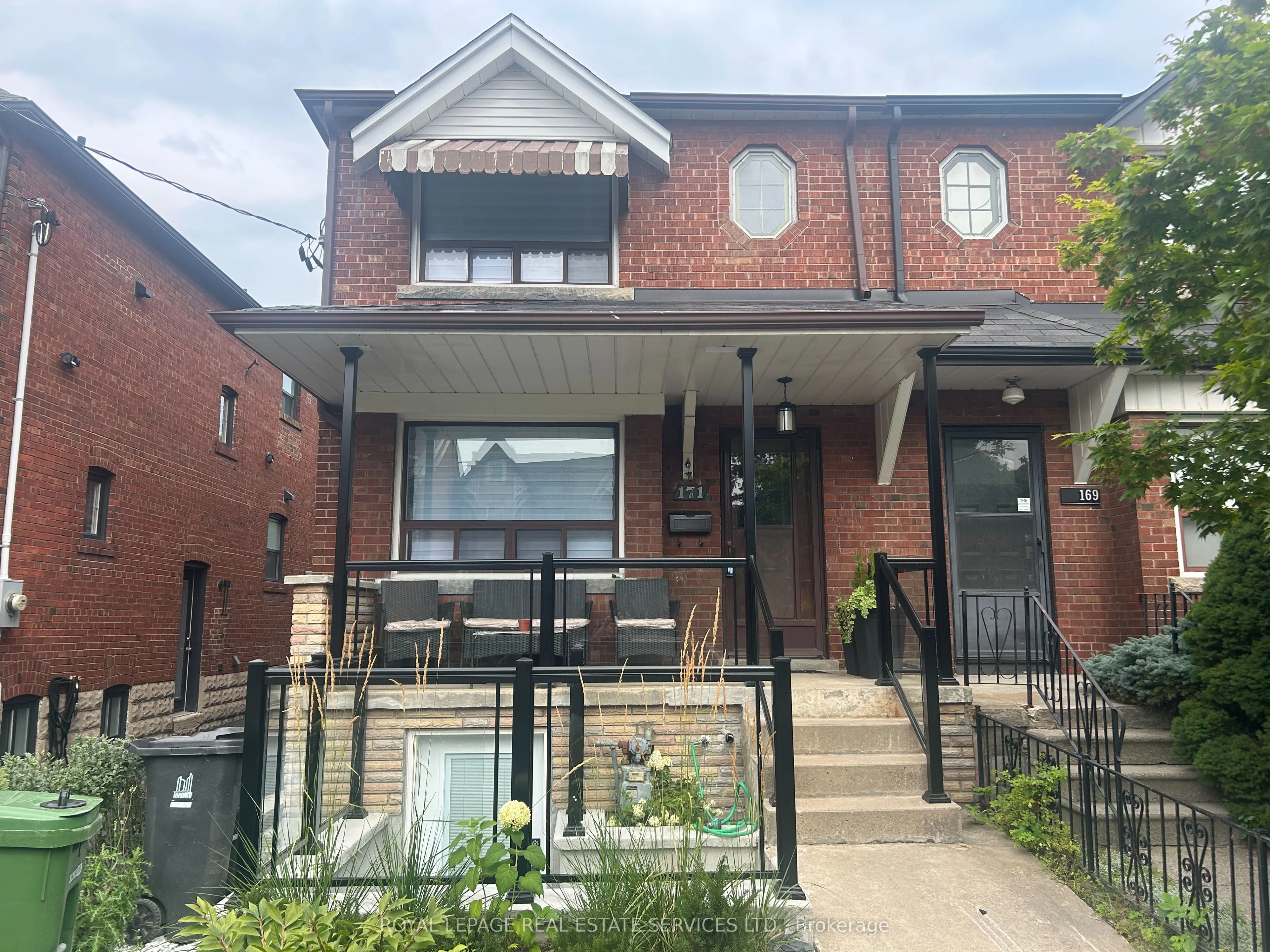 171 Clinton Street L, Toronto C01, ON M6G 2Y4