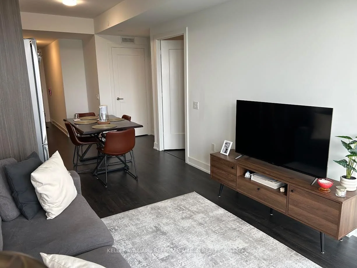 20 Inn on the Park Drive 1438, Toronto C13, ON M3C 0P8