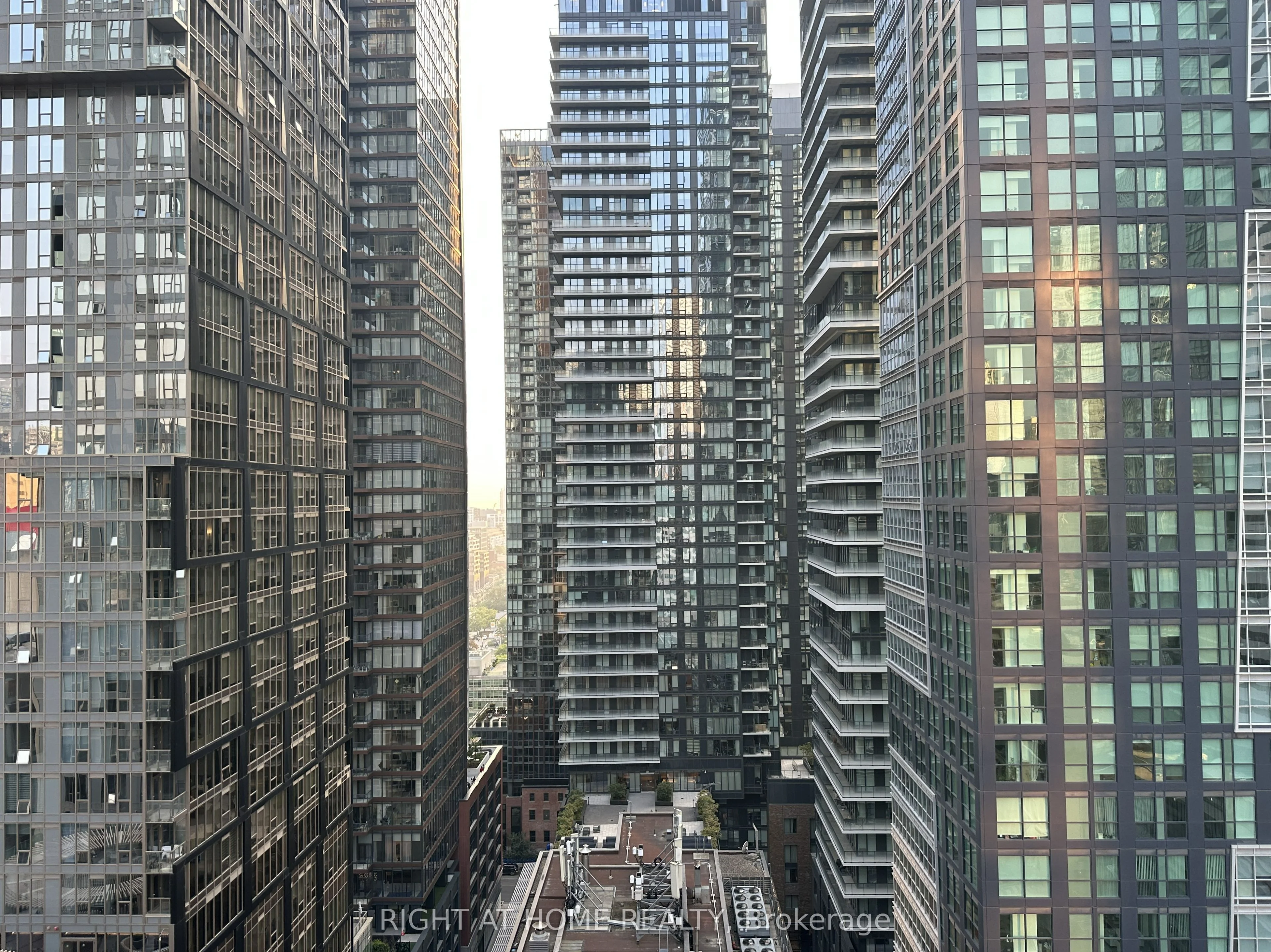 8 Mercer Street 2210, Toronto C01, On M5v 0c4
