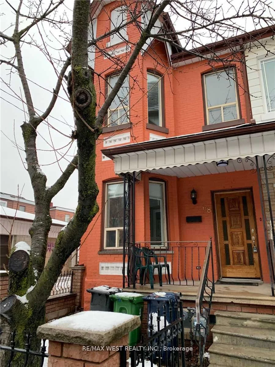 Att/Row/Townhouse in Toronto
