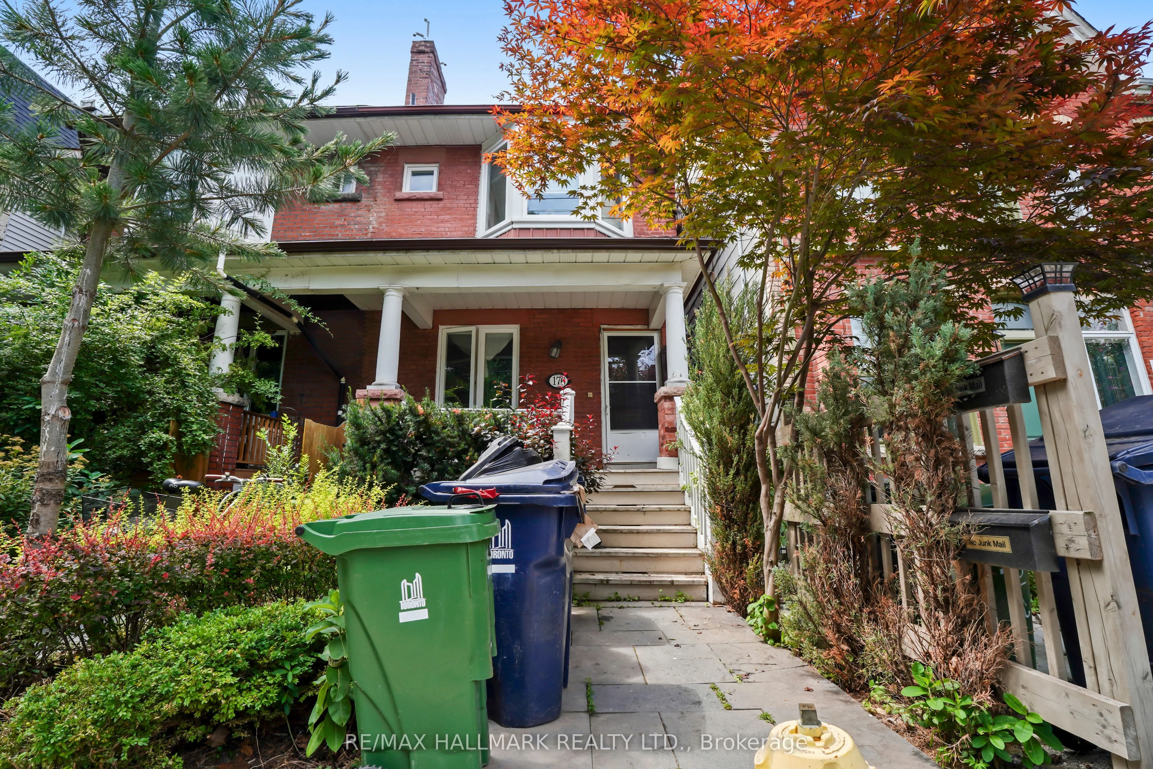 176 Lippincott Street Bsmt, Toronto C01, ON M5S 2P1