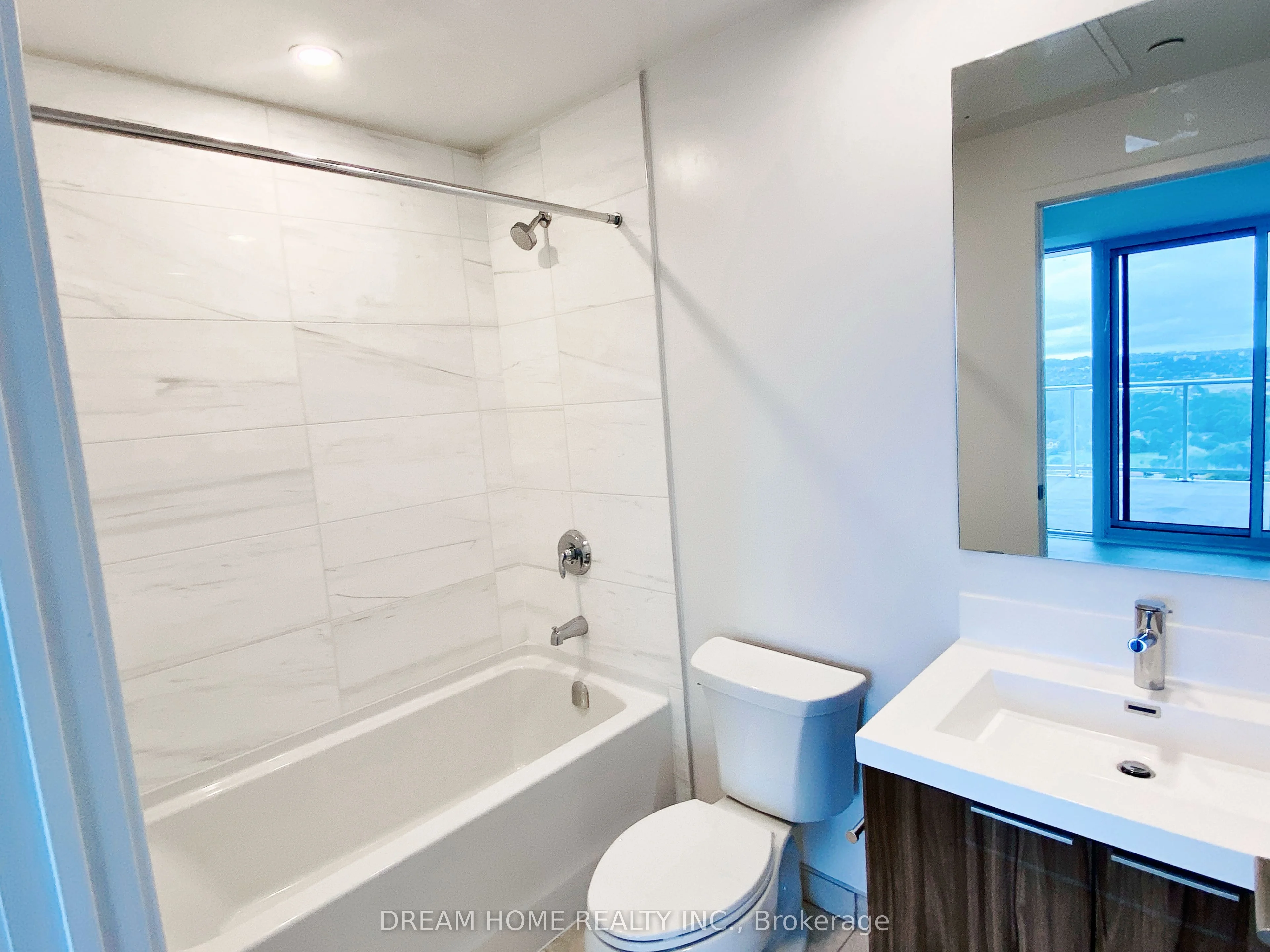 50 O'Neill Road 2204, Toronto C13, ON M3C 0R1