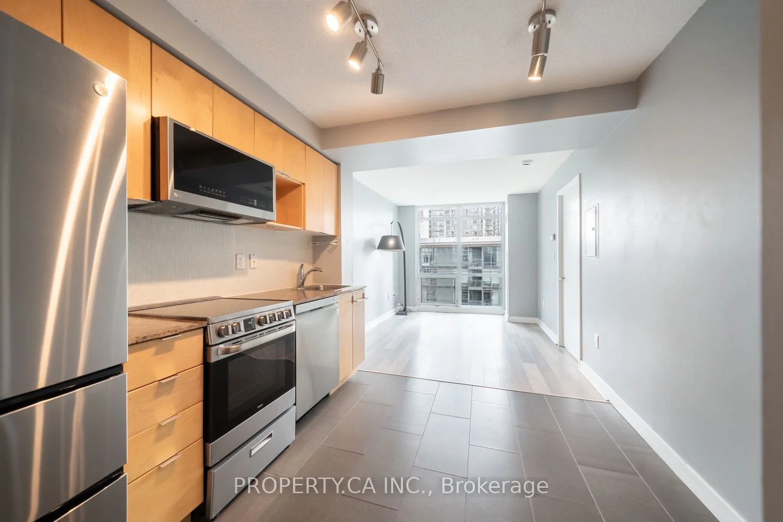 15 Fort York Boulevard 909, Toronto C01, ON M5V 3Y4