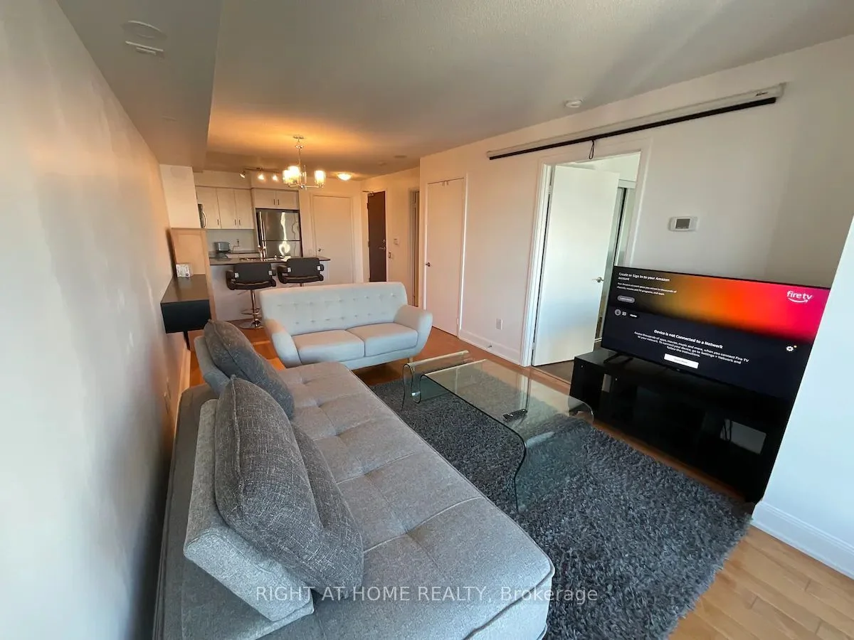 2181 Yonge Street 2512, Toronto C10, On M4s 3h7