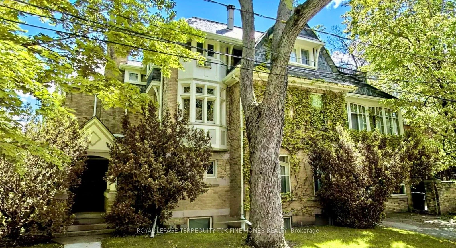 171 Roxborough Street E Basement, Toronto C09, ON M4W 1W3