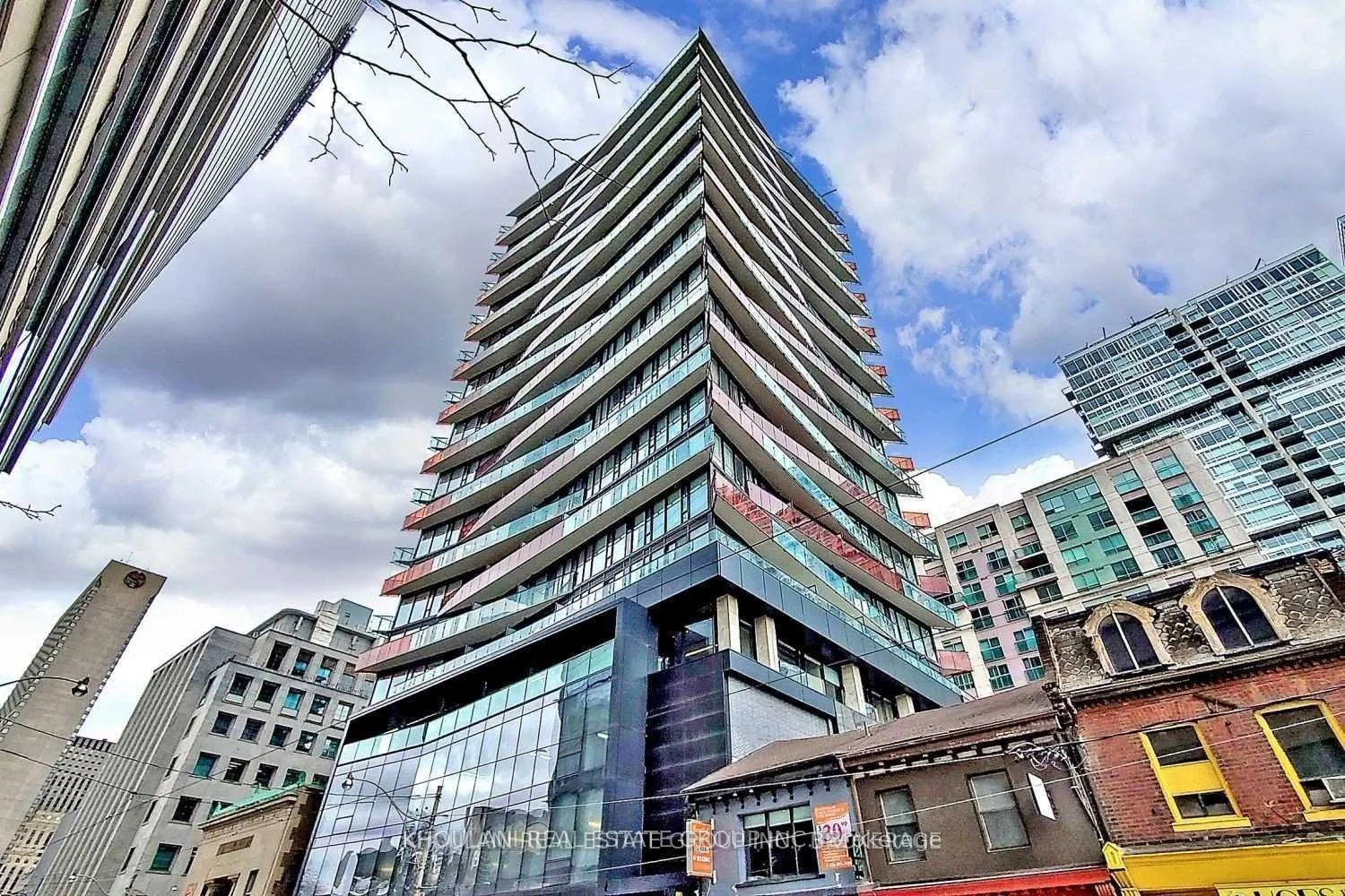 215 Queen Street W 812, Toronto C01, ON M5V 0P5