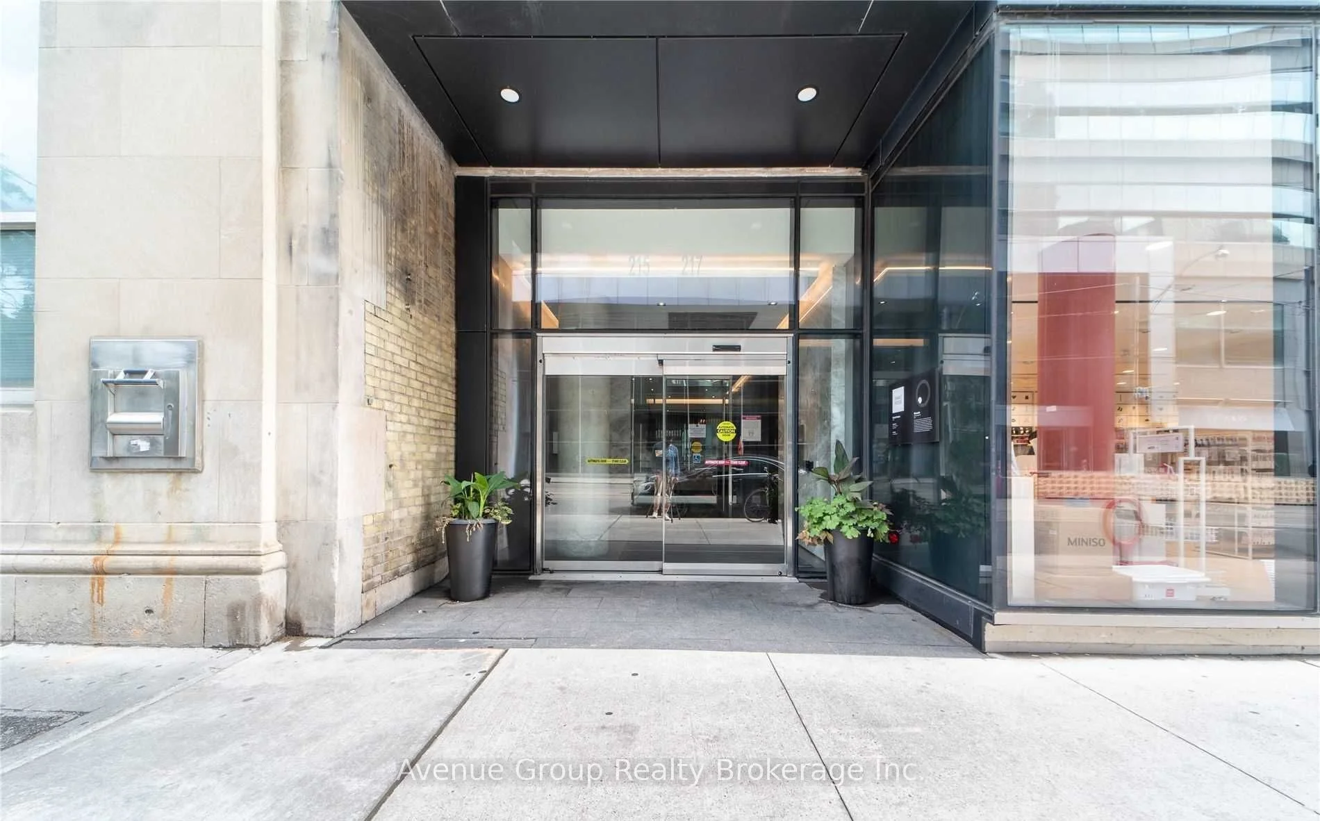 215 Queen Street W 1407, Toronto C01, ON M5V 0P5
