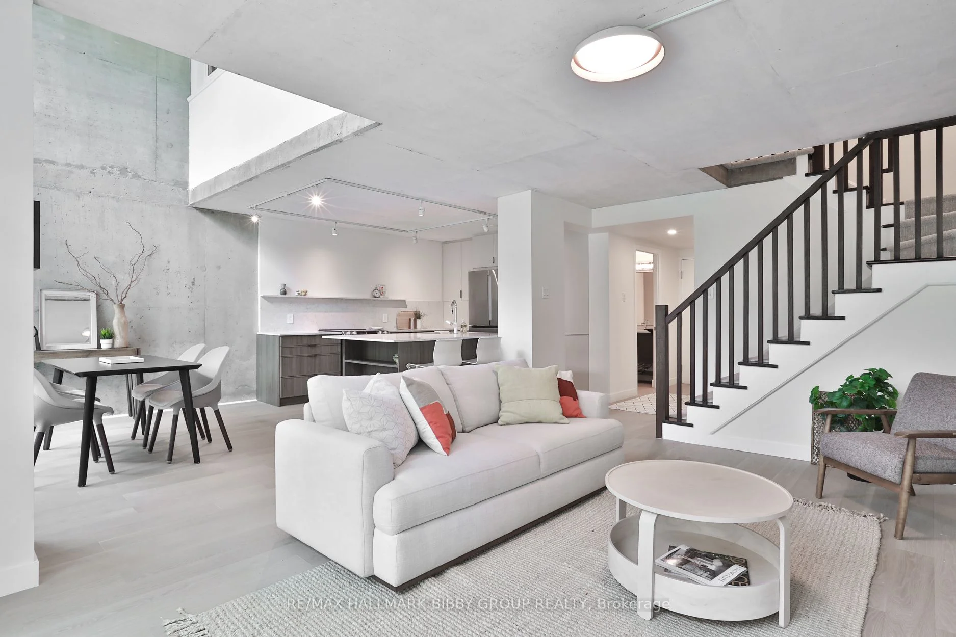 954 King Street W 330, Toronto C01, ON M6K 3L9