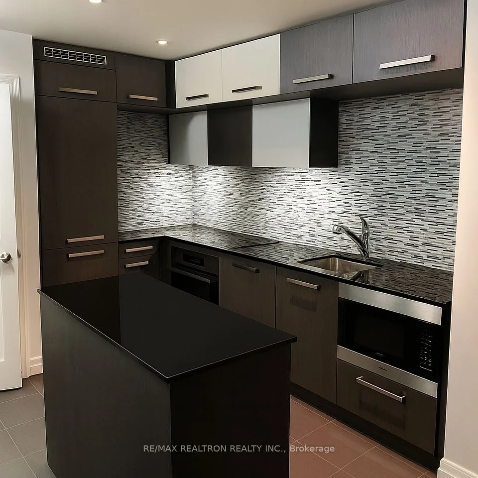 8 The Esplanade Avenue 1707, Toronto C01, ON M5E 0A6