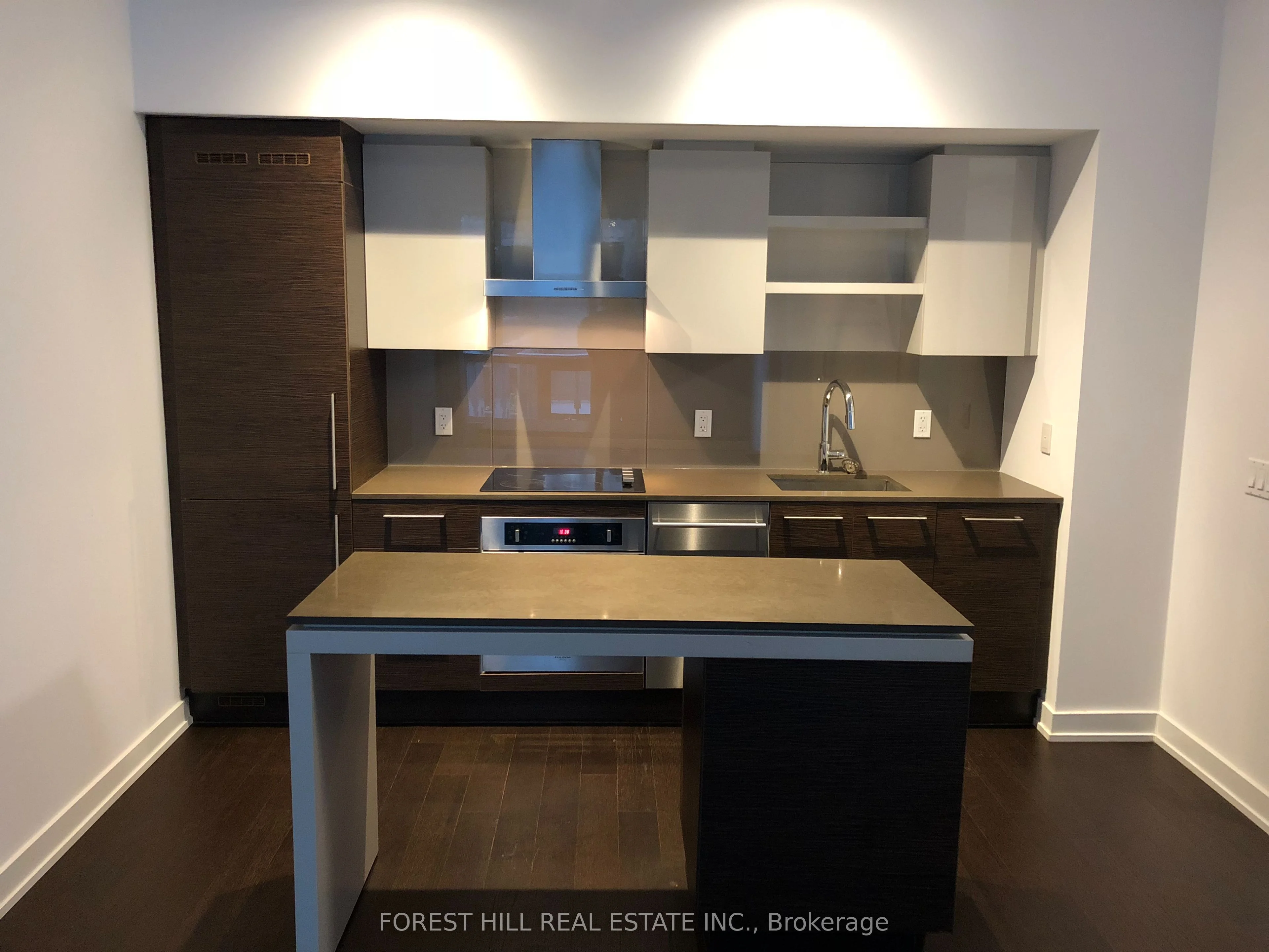 1030 King Street W 437, Toronto C01, ON M6K 3N3
