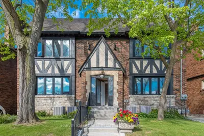 Fourplex in Toronto