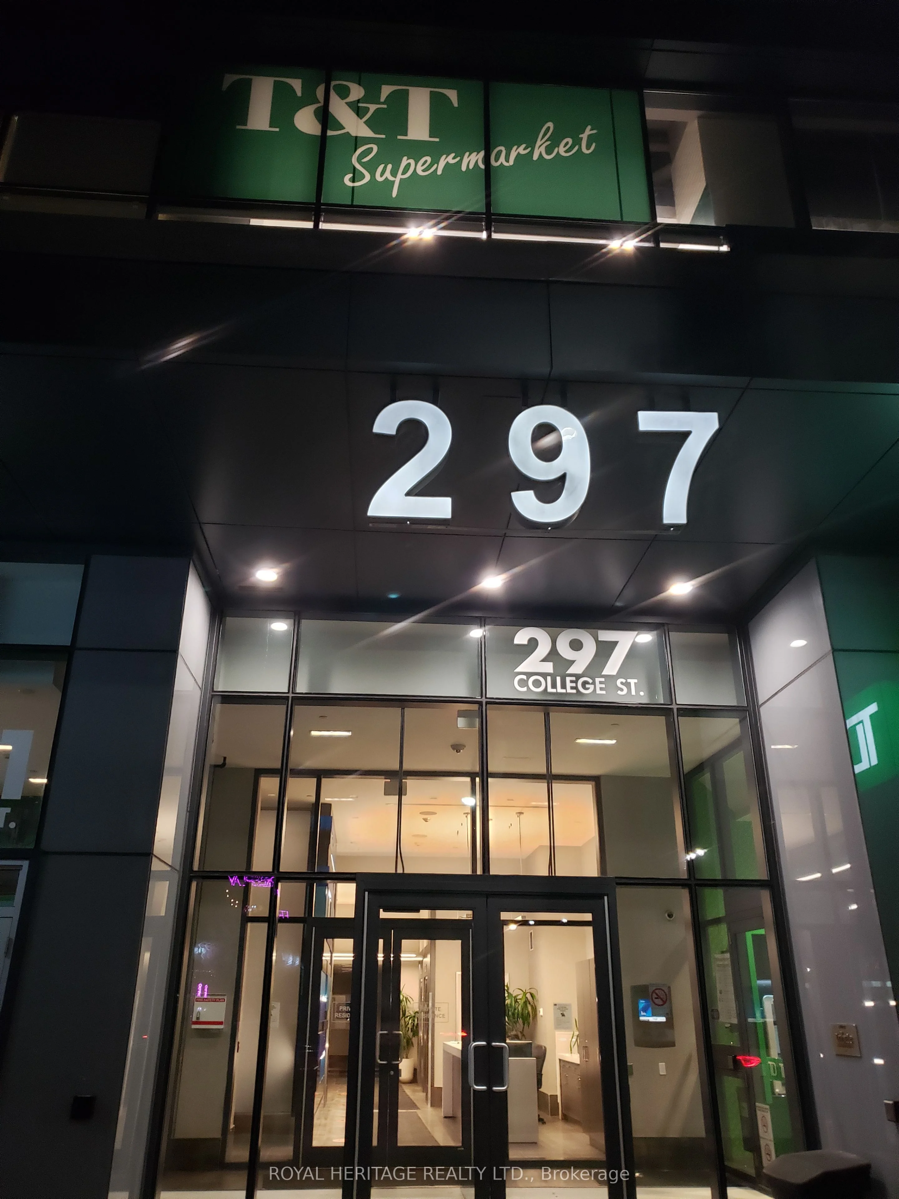 297 College Street 617, Toronto C01, ON M5T 1S2