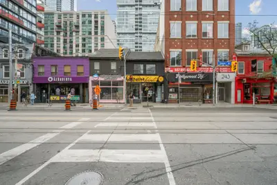 239 Queen Street W, Toronto, On M5v 1z4
