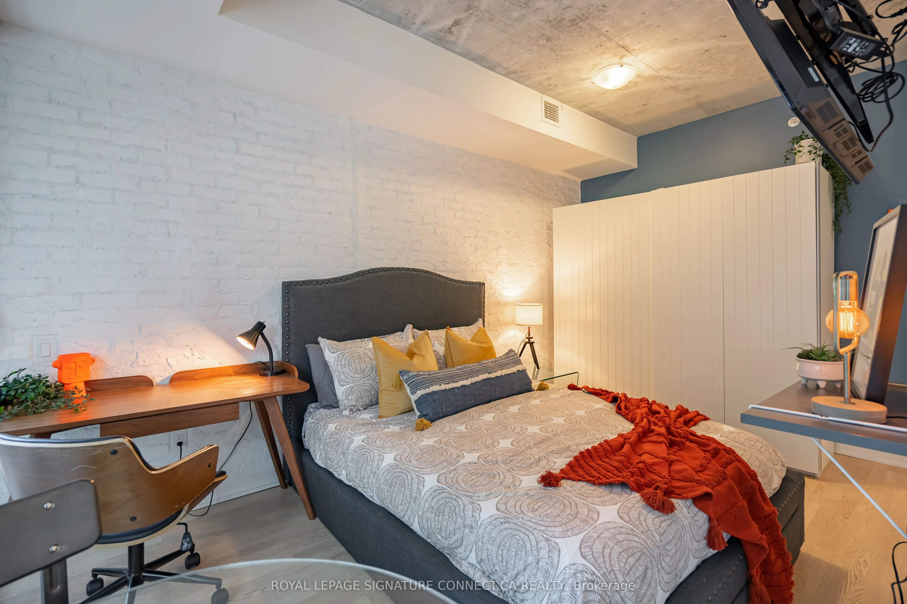 38 Stewart Street 409, Toronto C01, On M5v 0h1