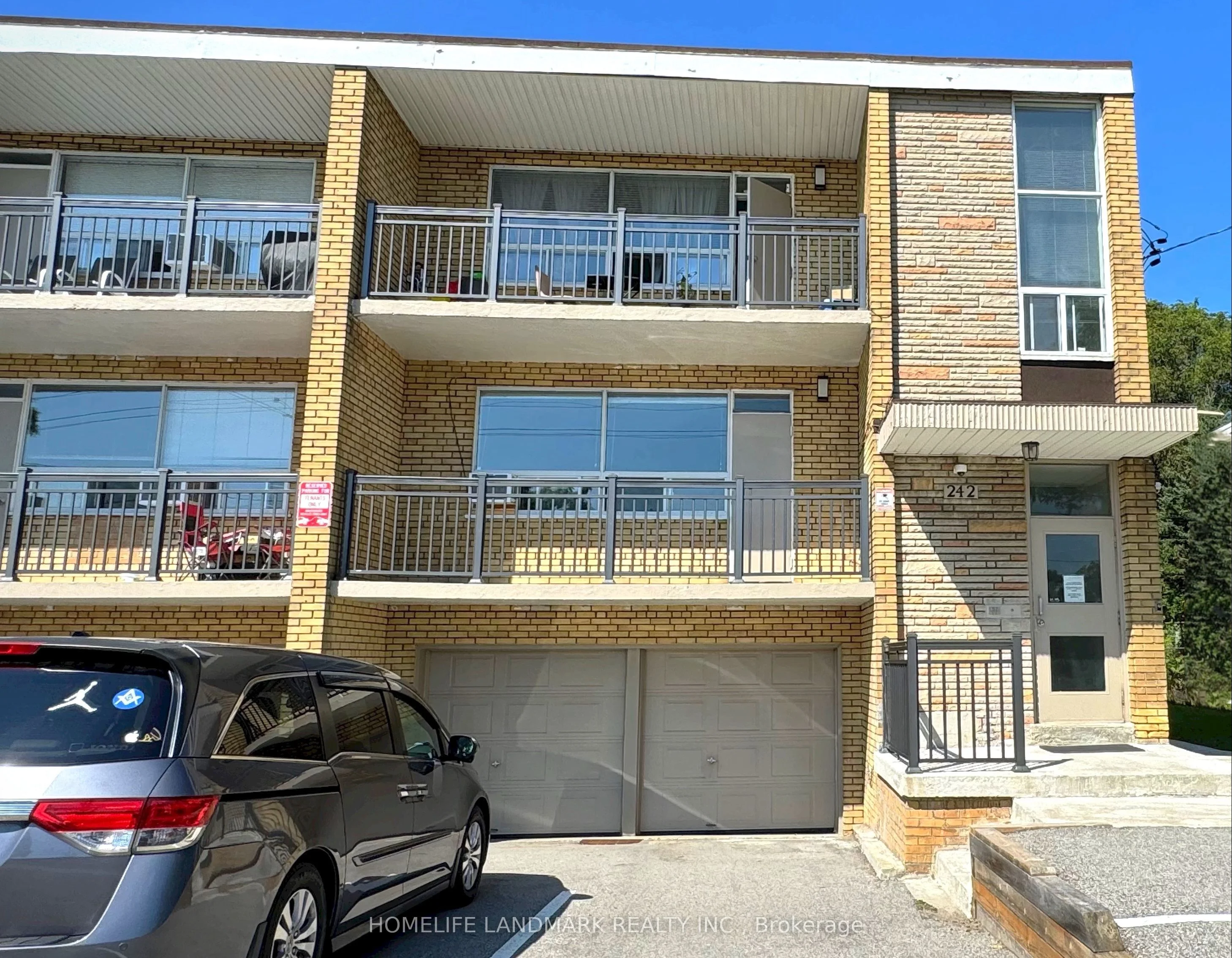 242 Wilmington Avenue 2, Toronto C06, ON M3H 5K3