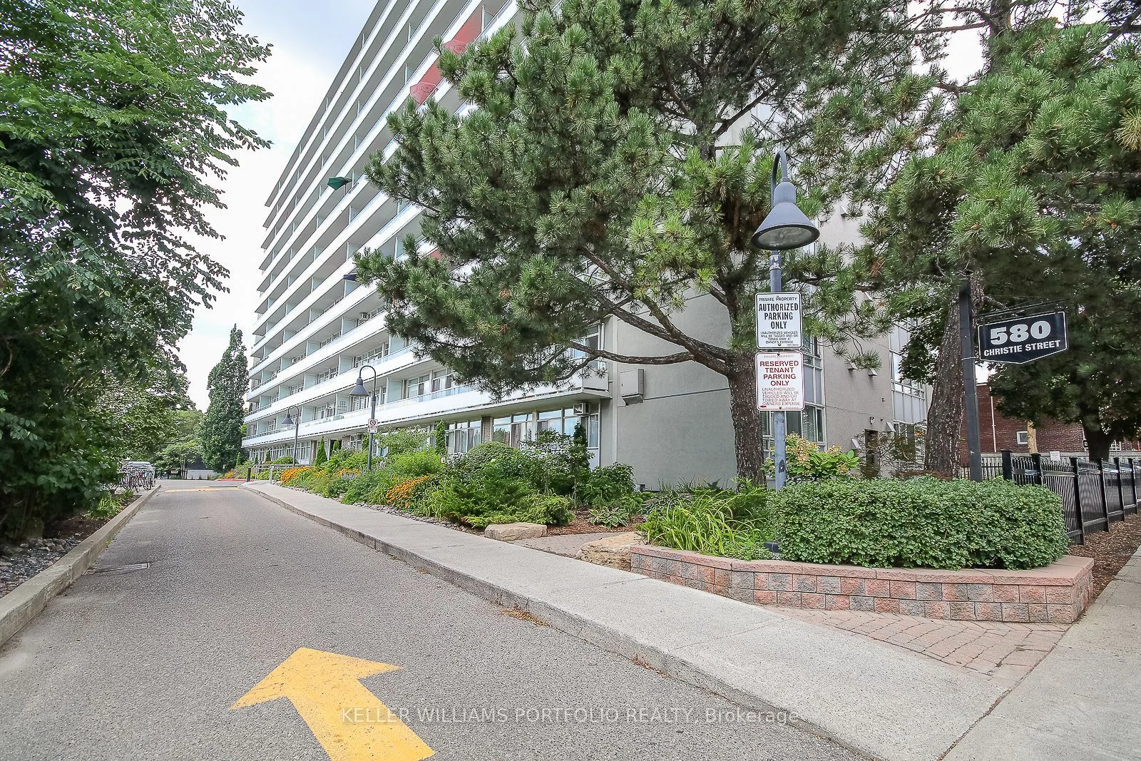 580 Christie Street 206, Toronto C02, ON M6G 3E3