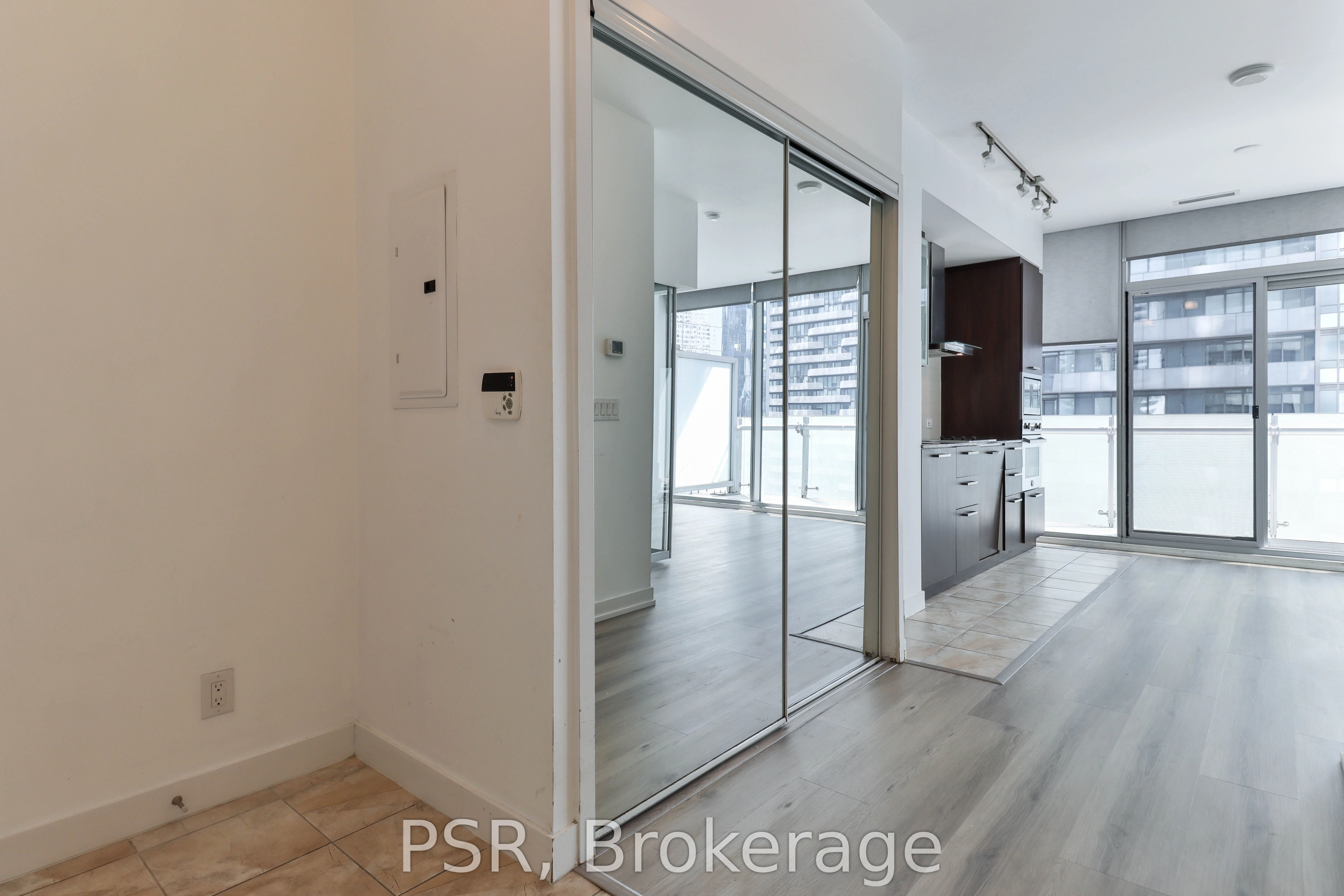 14 York Street 1812, Toronto C01, ON M5J 0B1