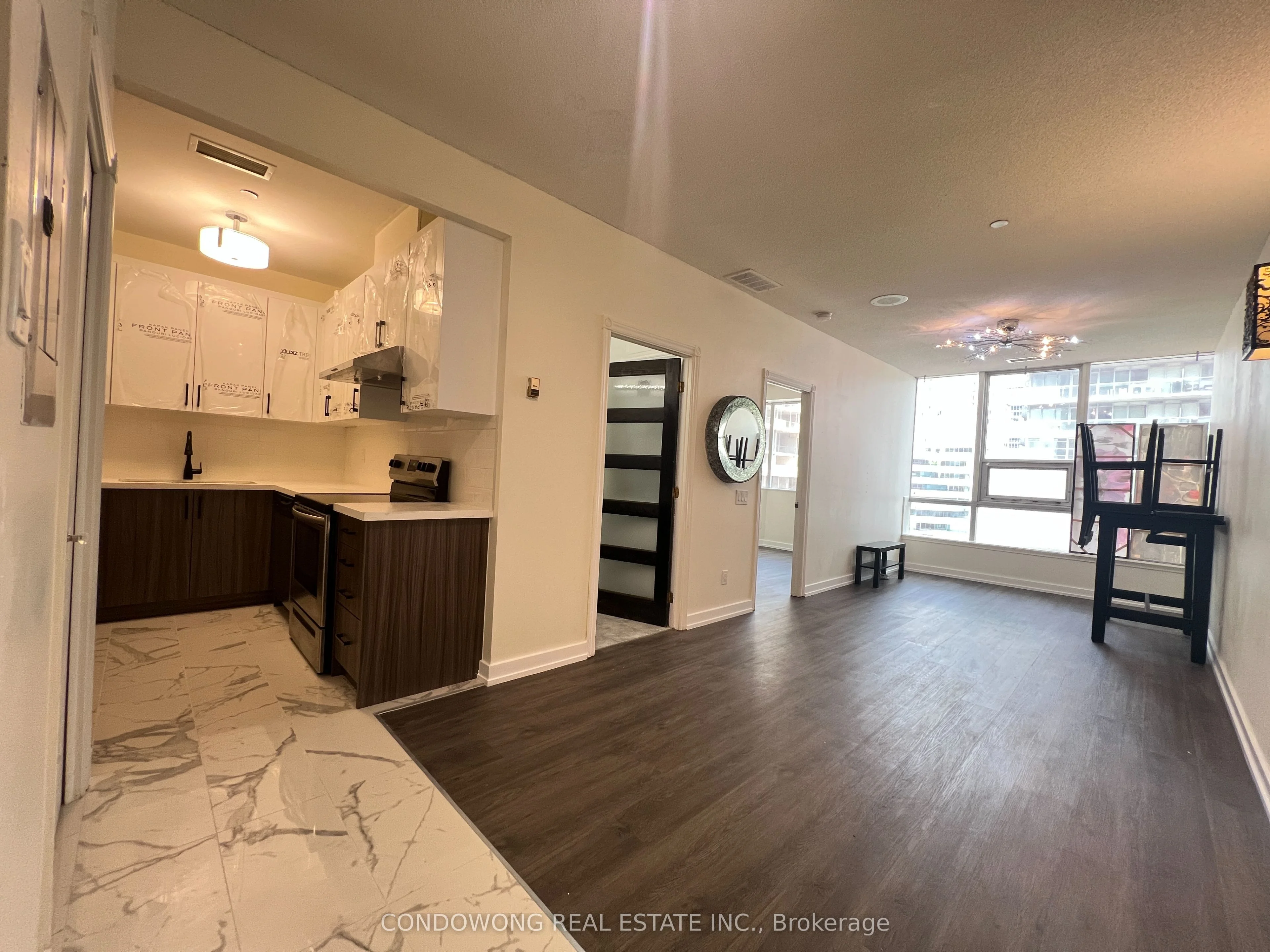 393 King Street W 702, Toronto C01, ON M5V 3G8