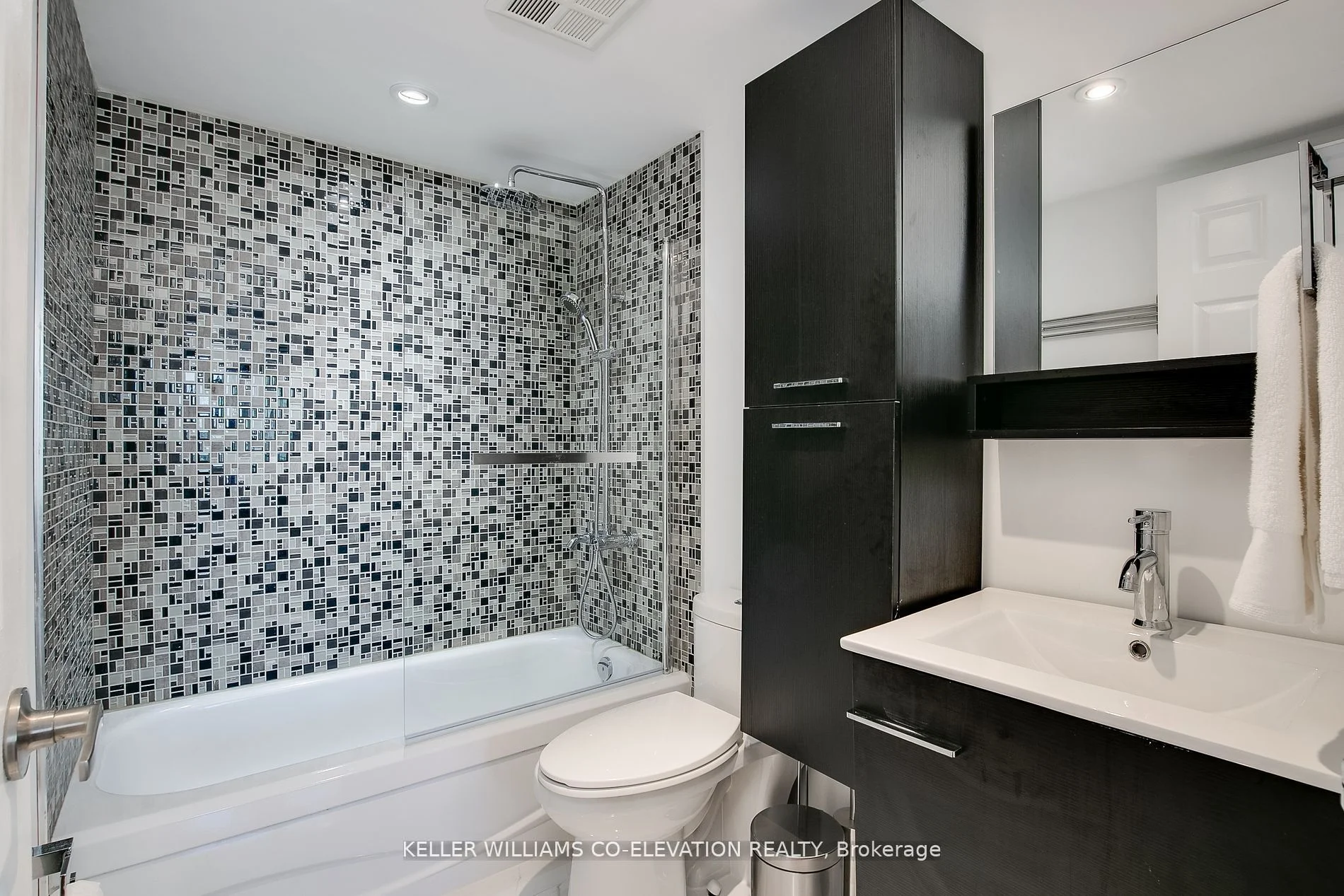 40 Scollard Street 1506, Toronto C02, ON M5R 3S1