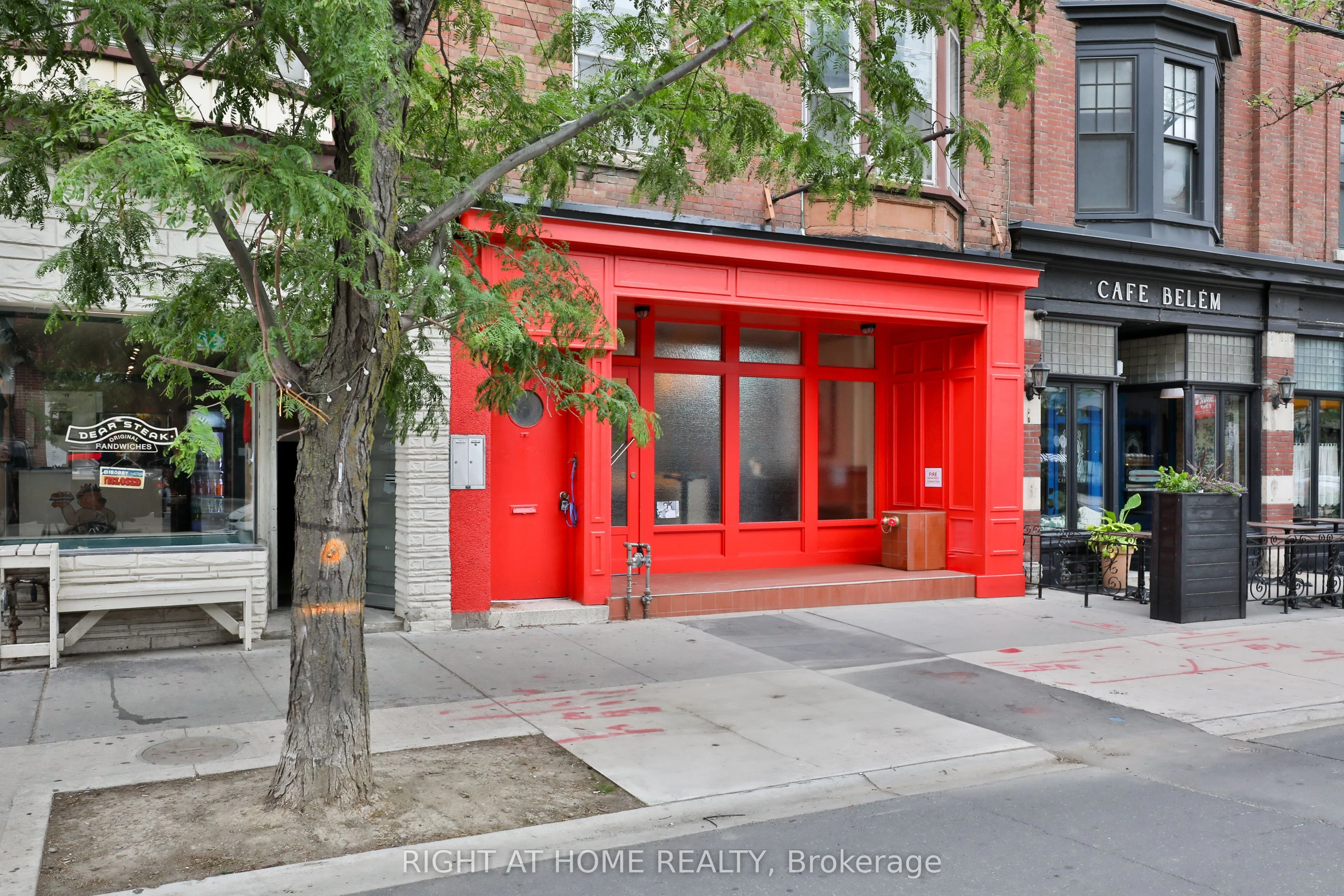 548 College Street 3F, Toronto C01, ON M6G 1B1
