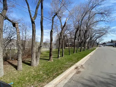 36 Marquette Avenue, Toronto C04, ON M6A 1Y1