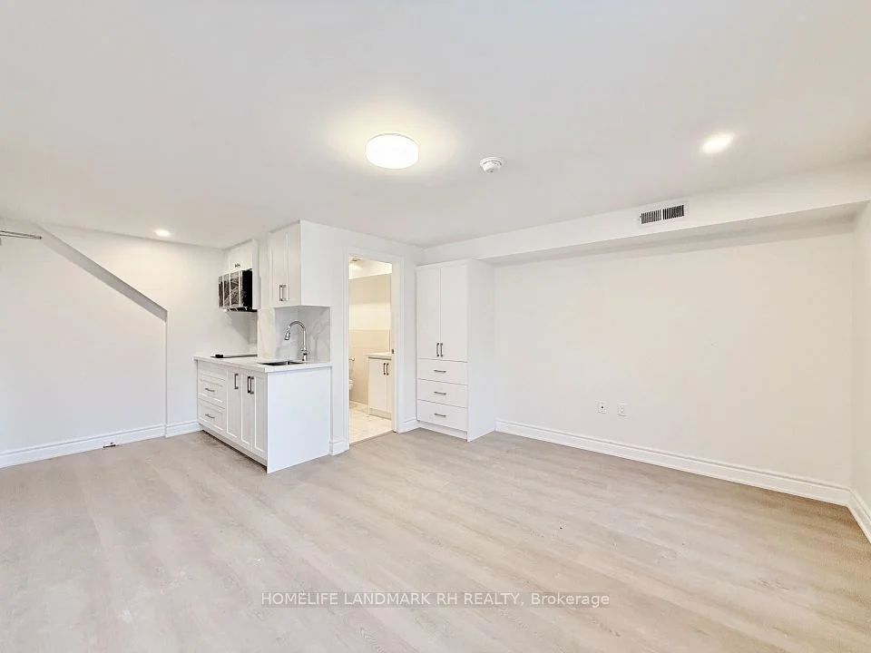 414 Dundas Street W 302, Toronto C01, ON M5T 1G7