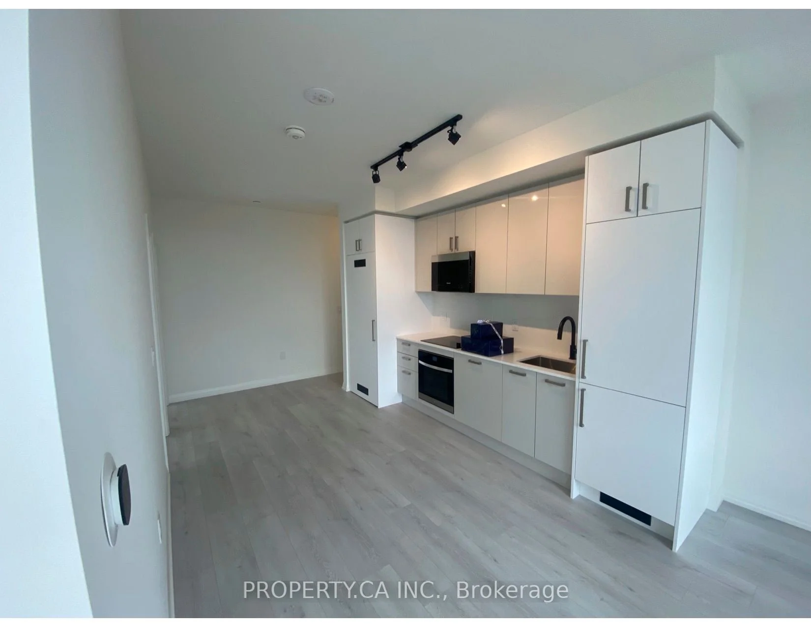 292 Dundas Street W 413, Toronto C01, ON M5T 1G2