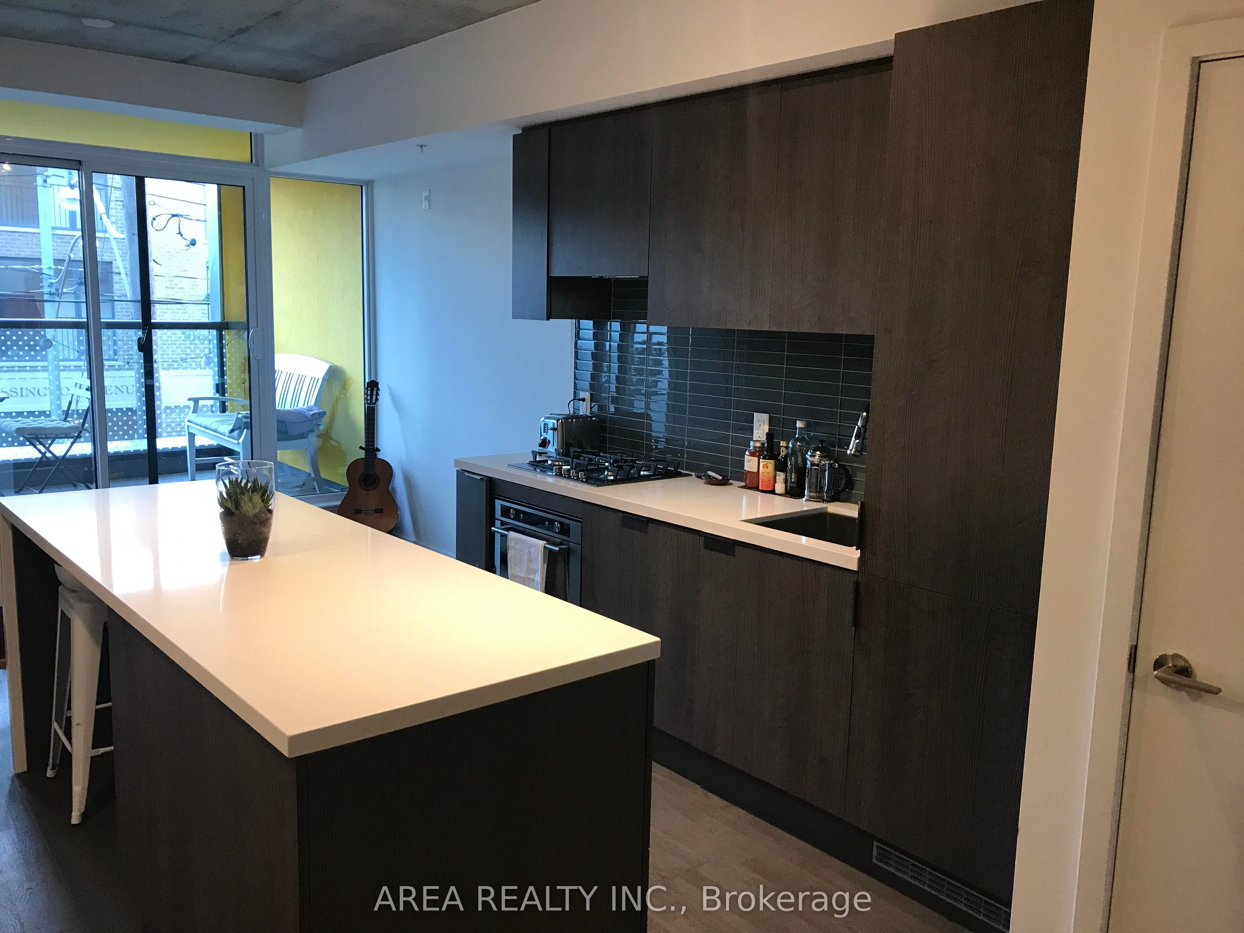 109 Ossington Avenue 210, Toronto C01, ON M6J 0G1