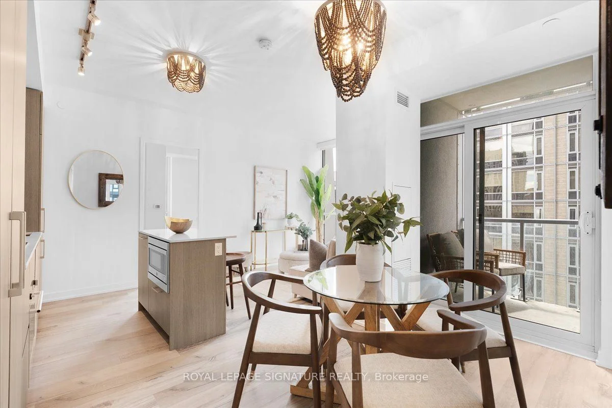 1 Yorkville Avenue 1402, Toronto C02, ON M4W 1L1