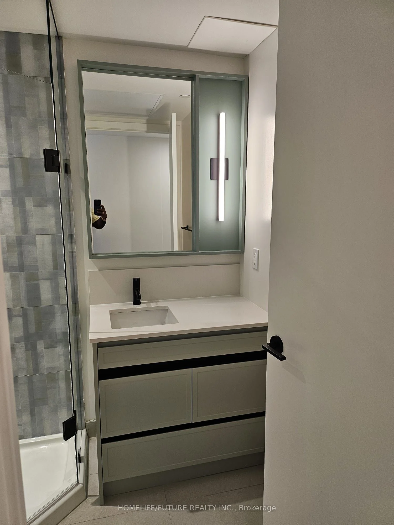 1200 Dundas Street 207, Toronto C01, ON M6J 1X4