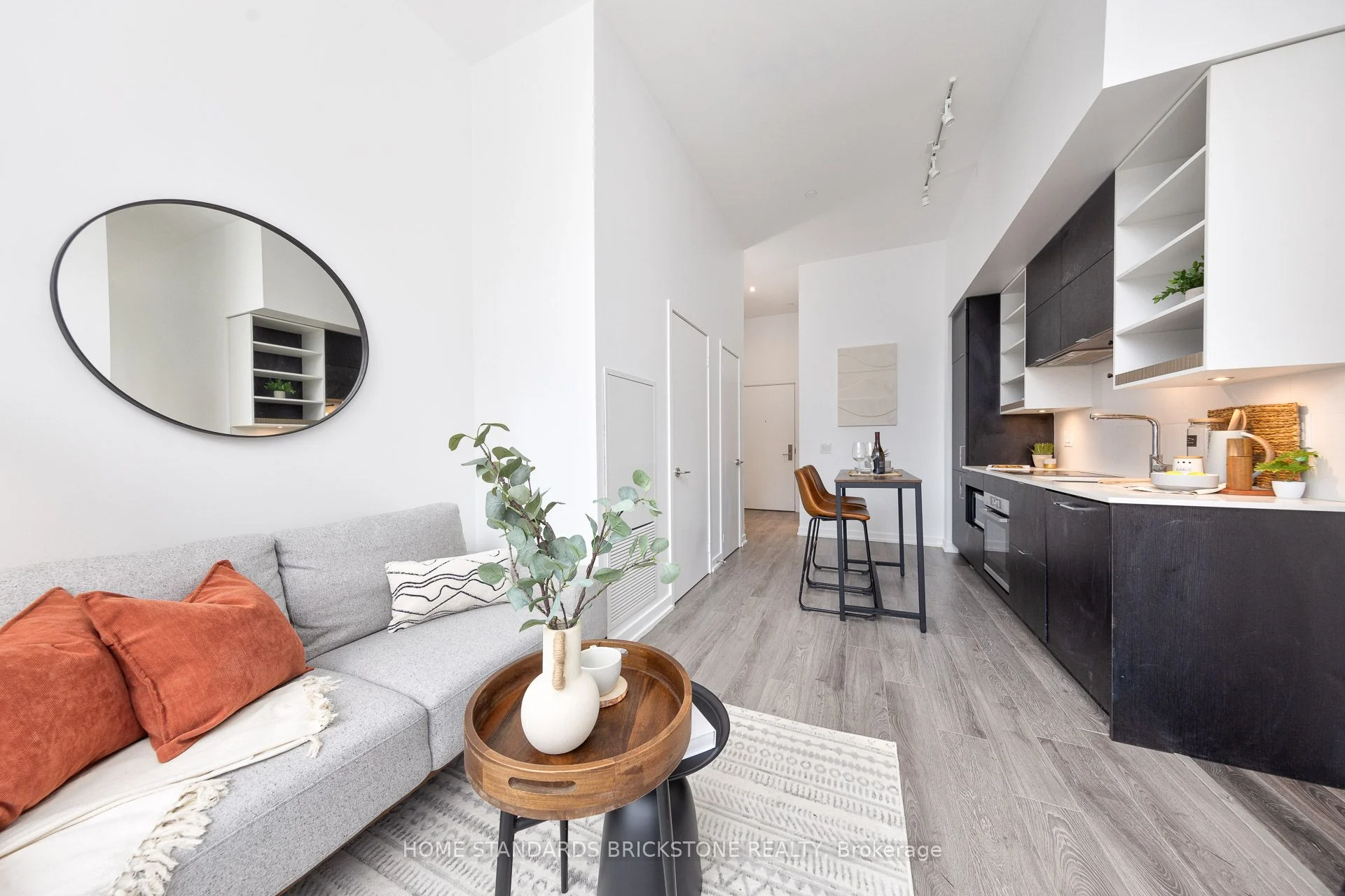 20 Edward Street 402, Toronto C01, On M5g 0c5