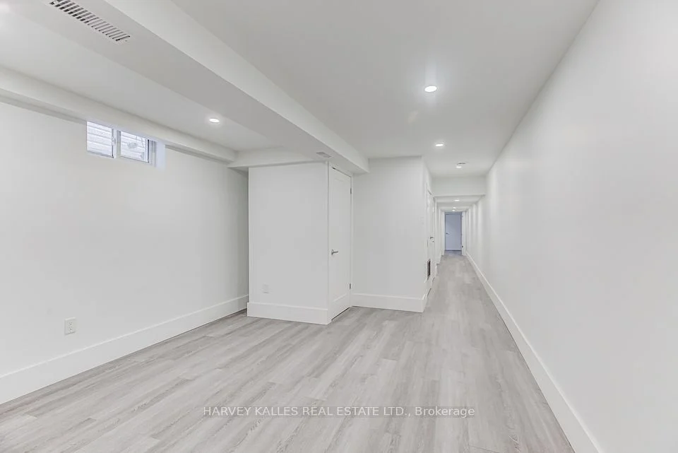 210 Christie Street 3, Toronto C02, On M6g 3b7