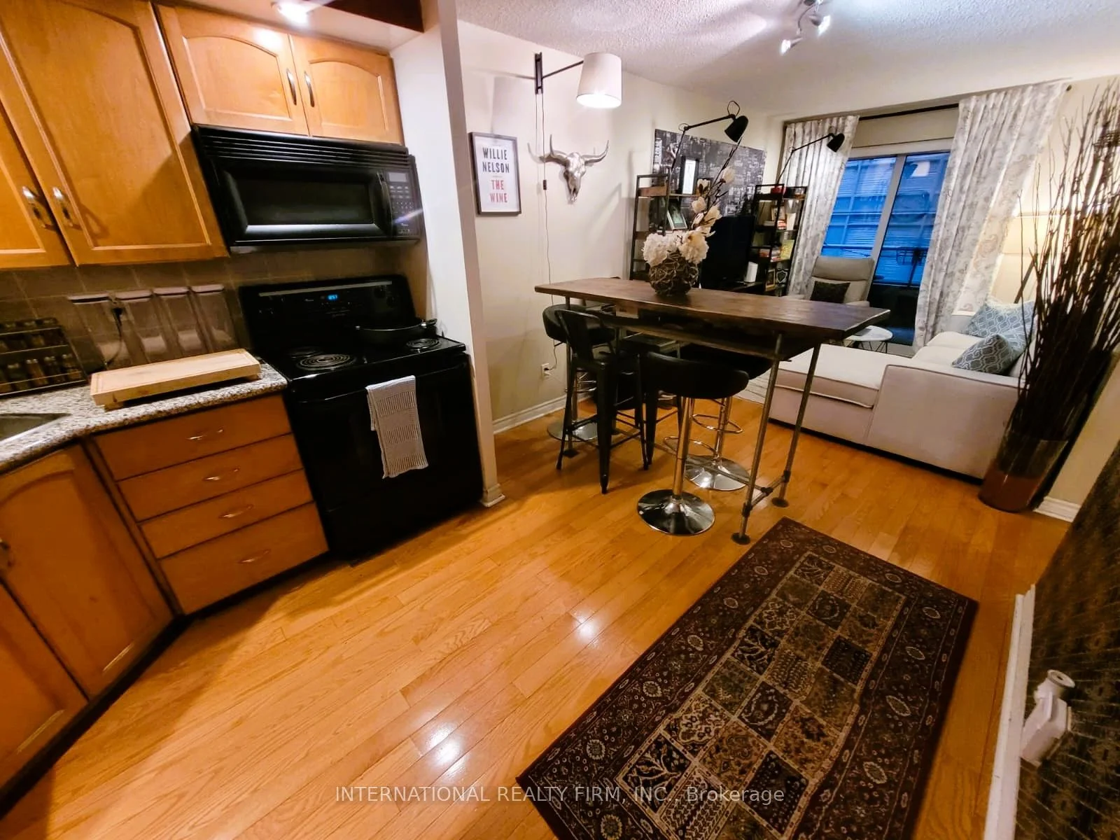 250 Wellington Street W 426, Toronto C01, ON M5V 3P6