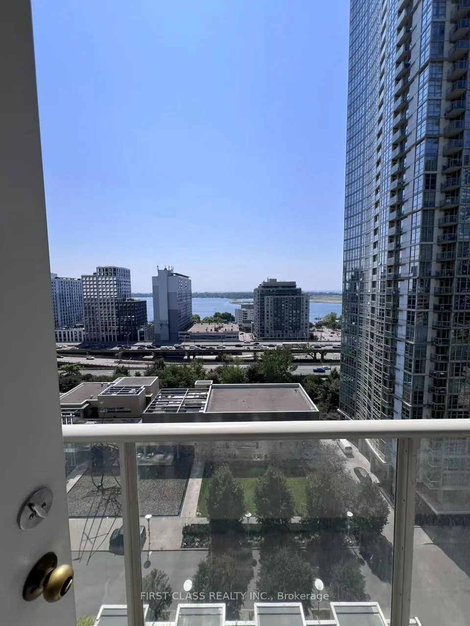 10 Navy Wharf Court 1810, Toronto C01, ON M5V 3V2