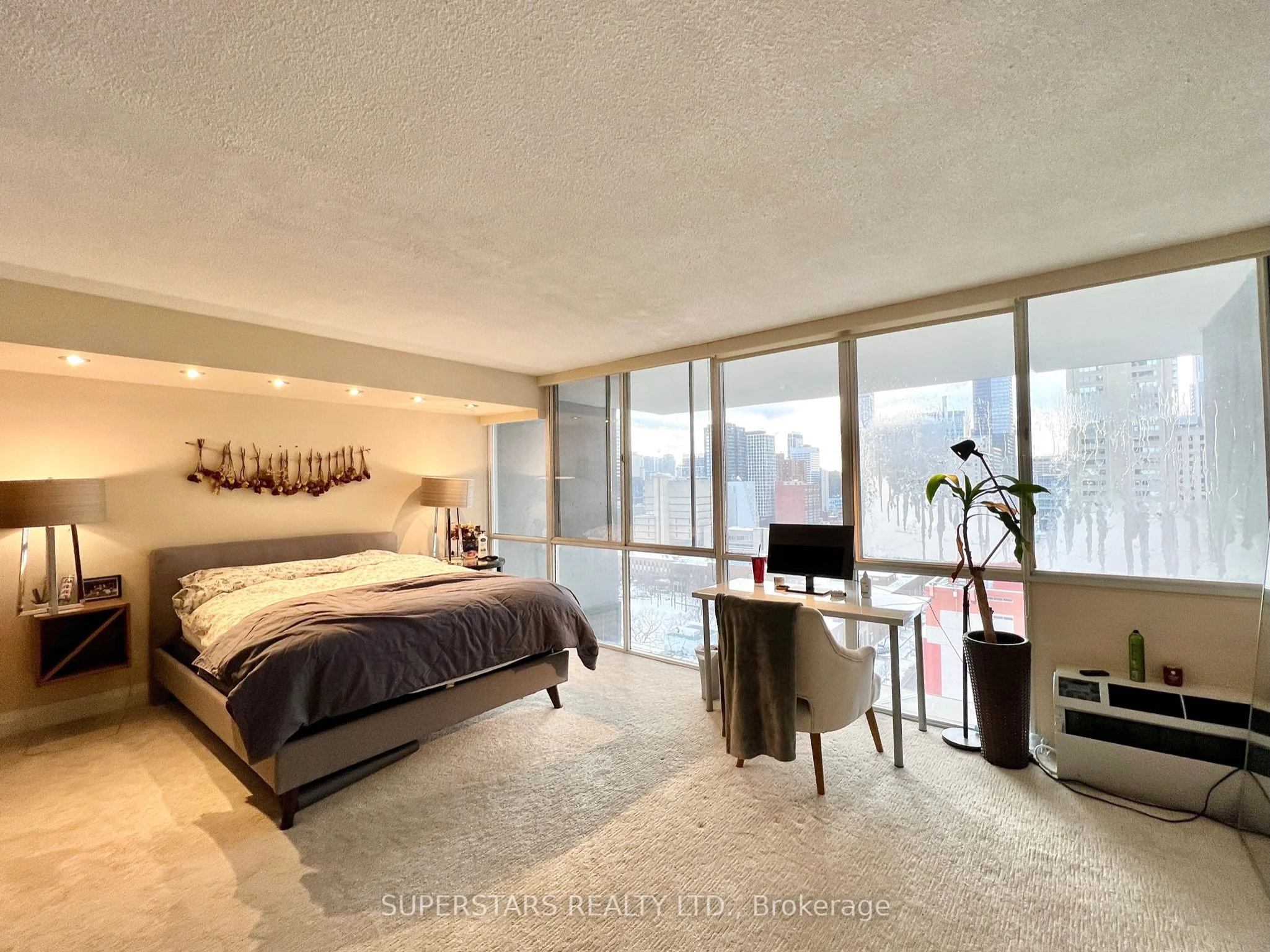86 Gerrard Street E 16B, Toronto C08, ON M5B 1G6